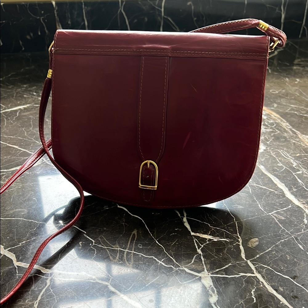 Elegant Burgundy Leather Crossbody Bag